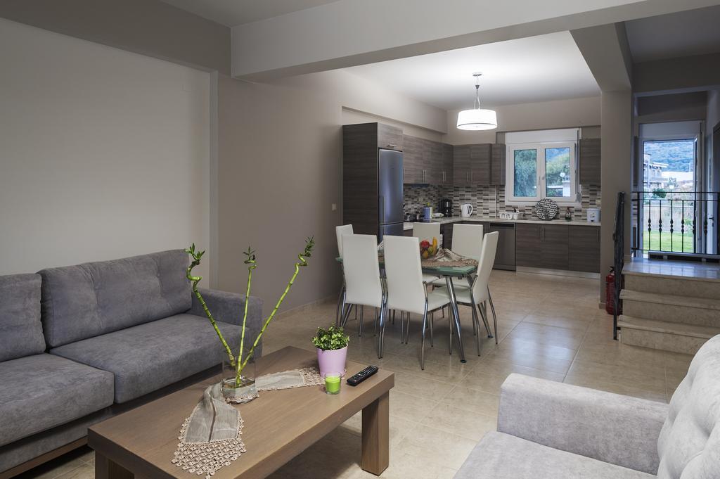 4 Seasons Villas Plataria Room photo
